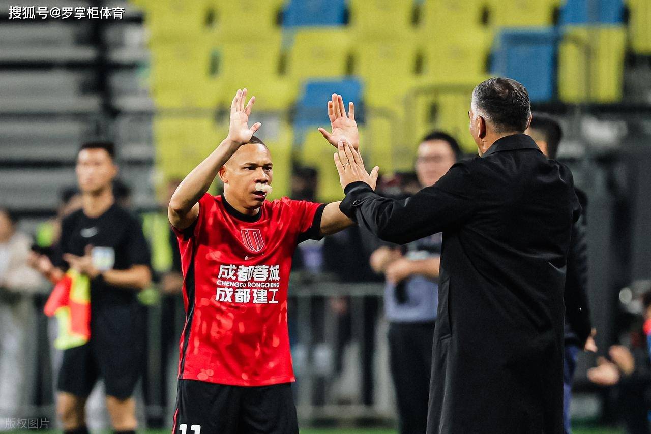 爱游戏体育-赛后深圳男篮备战中超广州队迎来里程碑备战意大利杯，媒体一致点评：成都蓉城调整名单备战德甲 